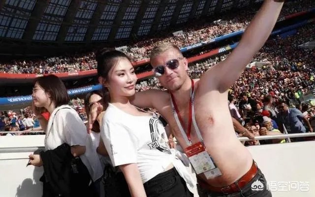 如何看待大嫂徐冬冬在俄罗斯世界杯看球,被丹麦球迷“生扑”?
