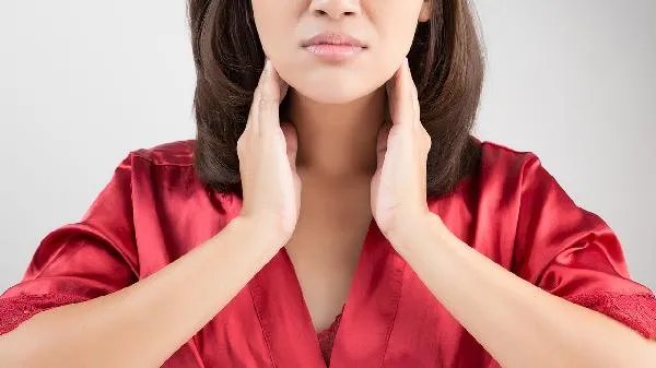 女性查甲状腺挂什么科