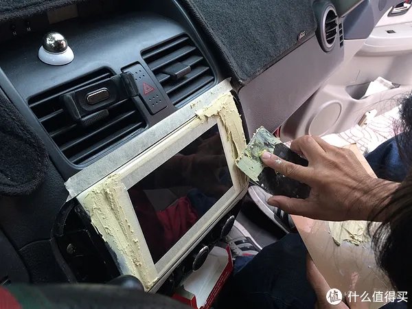 来吧,把iPad mini装进你的汽车中控!