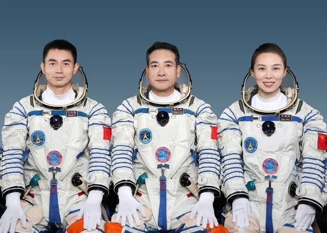 首位女航天员上太空 神州十三号载人飞船16日发射