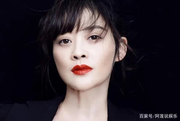 那个与陈佩斯搭档表演大变活人的梅婷,如今27年过去了,现如今过得怎样?
