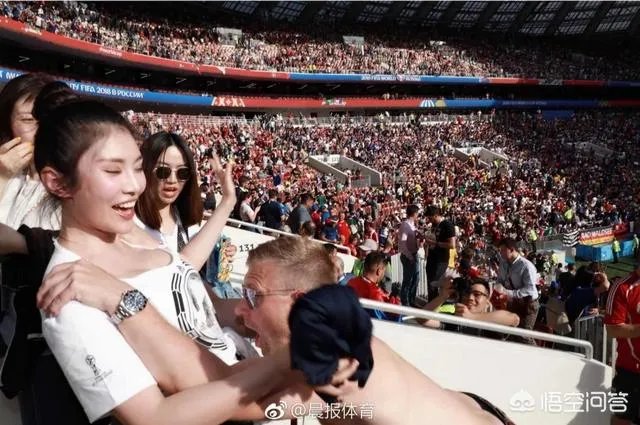 如何看待大嫂徐冬冬在俄罗斯世界杯看球,被丹麦球迷“生扑”?