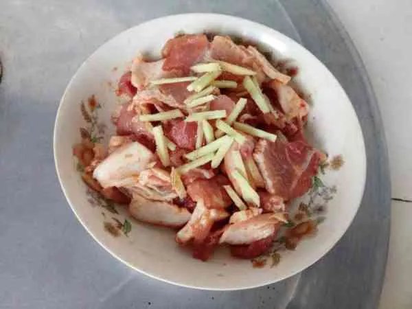 石锅烤肉怎么做好吃，石锅烤肉的家常做法