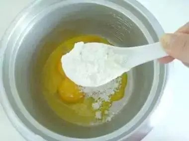 【生活妙招】电饭锅做蛋糕原来如此简单!保存好,别丢了!