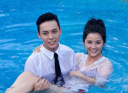 陈伟霆蔡卓妍接吻？  尽兴至凌晨持久力惊人