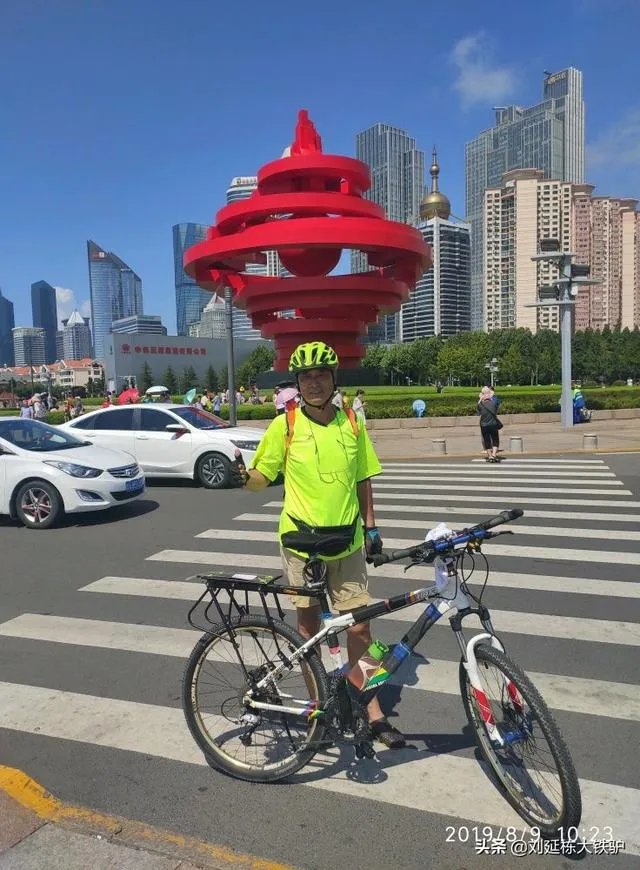 自行车爱好者去骑车旅行,准备个什么户外生存包较好?
