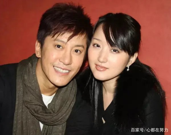 向华强花费百万请杨钰莹吃饭,赖文峰冲进去说:她是我的女人,发生了什么?