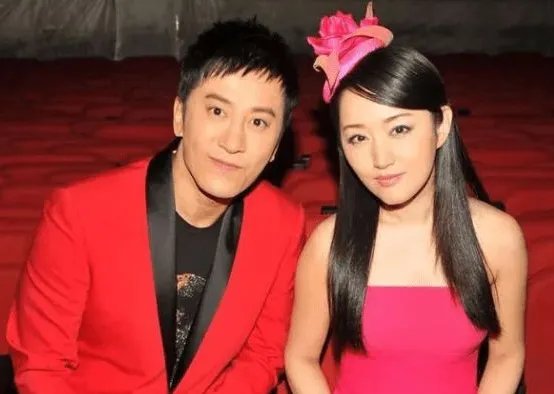 向华强花费百万请杨钰莹吃饭,赖文峰冲进去说:她是我的女人,发生了什么?