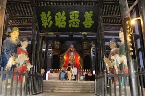 对重庆市丰都县的鬼城,为什么叫鬼城,能科普一下吗?