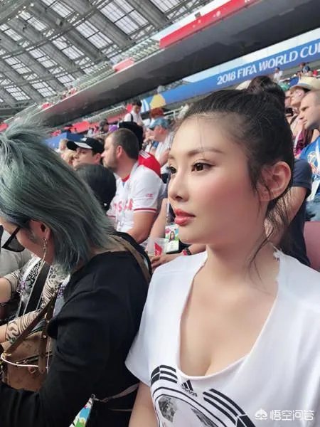 如何看待大嫂徐冬冬在俄罗斯世界杯看球,被丹麦球迷“生扑”?