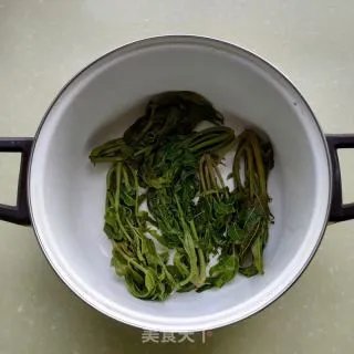 腌香椿芽