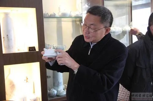 张巍的人物简介