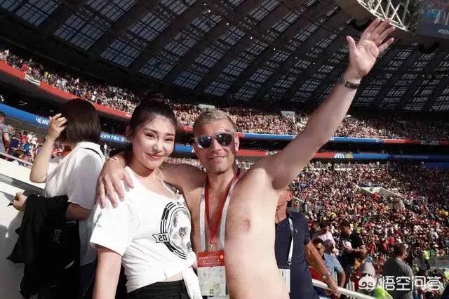 如何看待大嫂徐冬冬在俄罗斯世界杯看球,被丹麦球迷“生扑”?