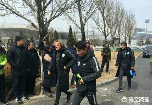 如何看待大连一方高层表示:期待新帅扭转局面,马林团队战术落后?