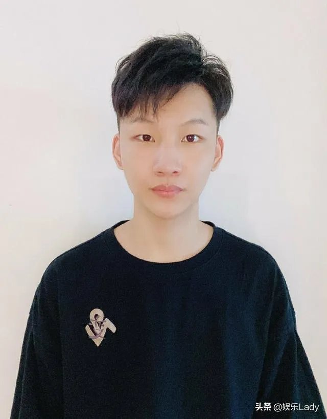 可以分享德云社私服照片吗?