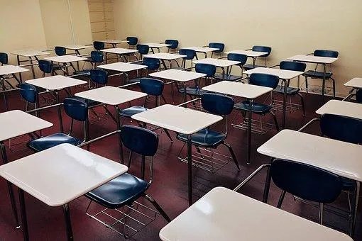 Jasper在香港知名私立贵族国际学校,一年学费人民币13万,你怎么看?