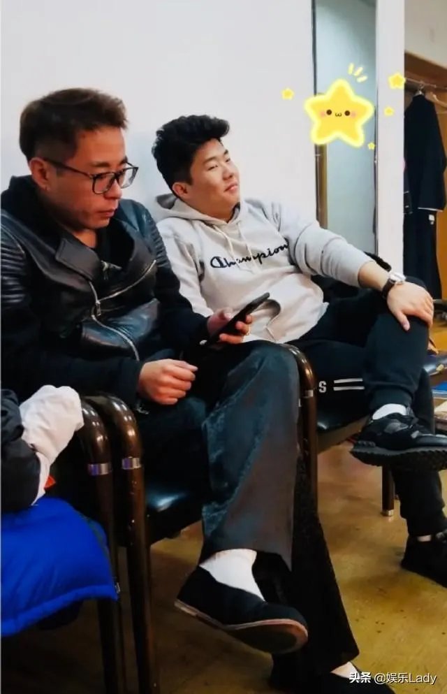 可以分享德云社私服照片吗?