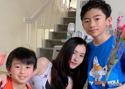 大家都认为谢振轩会是第二个谢霆锋，长大后的谢振轩，看到近照你失望了吗？