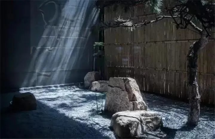 庭院里的这一方石头,历经千年,大有讲究