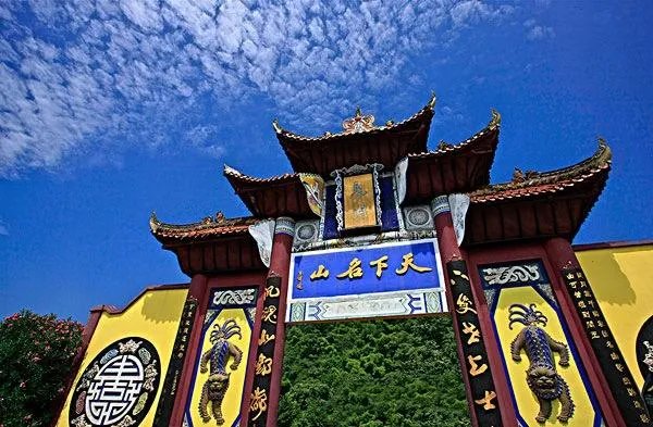 对重庆市丰都县的鬼城,为什么叫鬼城,能科普一下吗?