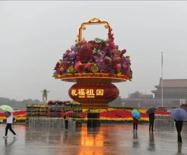 如何评价天安门广场祝福祖国花篮亮灯这一美景?