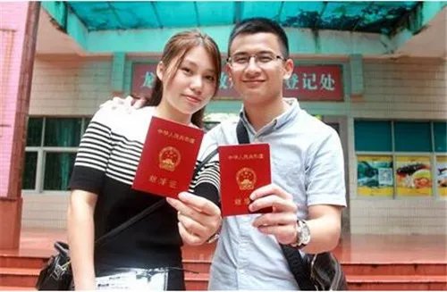 2018新婚姻法规定领取结婚证年龄 领取结婚证需要注意什么
