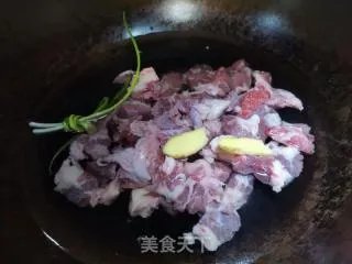 牛腩炖萝卜