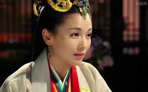 刘涛与车晓同框,“短粗脖”遭遇“天鹅颈”,两人区别何在?