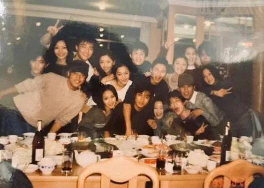 姚晨晒20年前合照怎么回事 合照中果然没有他!