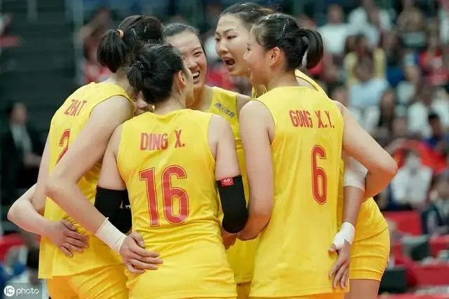 中国女排3:0横扫美国女排,中国女排赢在哪里,你如何评价中国女排球员的表现?