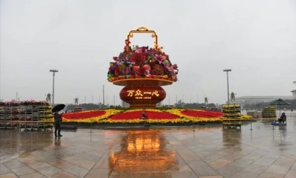 如何评价天安门广场祝福祖国花篮亮灯这一美景?