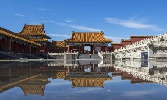 故宫雨后现天空之镜是怎么回事？