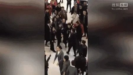 如何看待孕妇被导购员扇耳光,丈夫殴打导购员这件事?