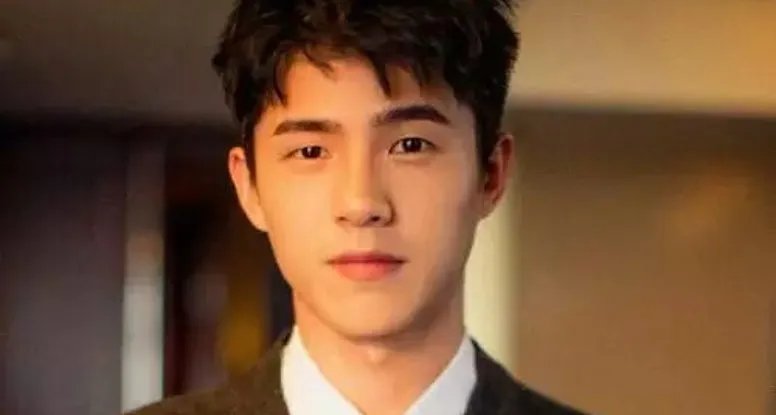 任何看待刘昊然处于好心给粉丝捐钱?