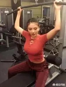 如何看待大嫂徐冬冬在俄罗斯世界杯看球,被丹麦球迷“生扑”?
