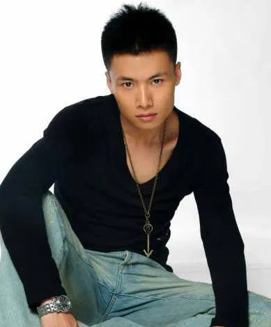 于滨汗洒《开心100之为爱向前冲》 北电校友聚一堂