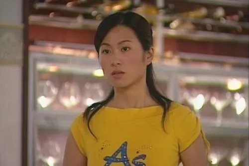 深夜高铁外放视频者求曝光,为何叶璇助其成功获关注却反而道歉?