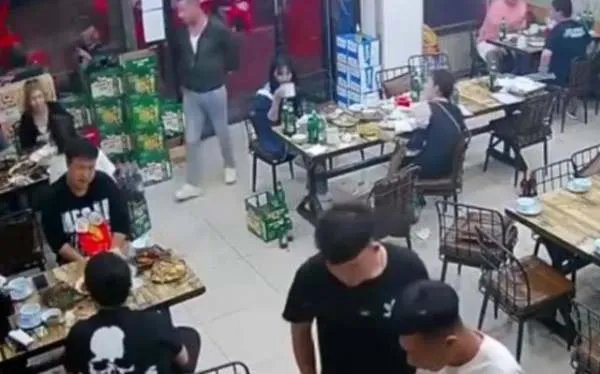 唐山烧烤店打人事件引发热议，大家对此有哪些看法吗？