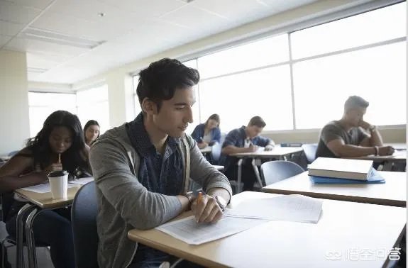 有人说考研如果考本校,对于专业科目中有些题目,本校的老师都会“透露”,作为别校的学生该怎么办,如何才能知道复习点?