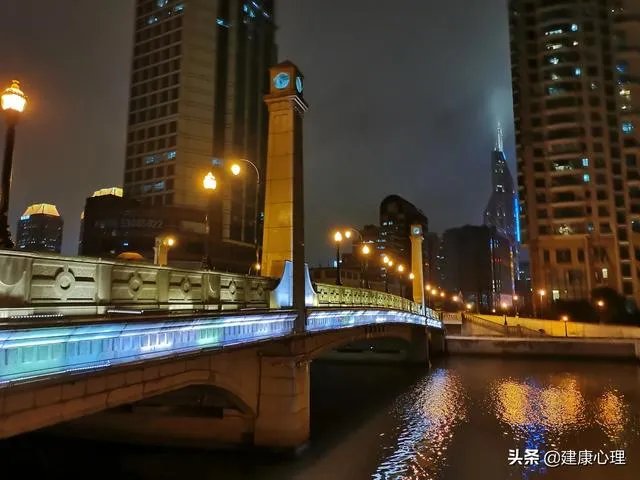 在珍爱网上遇到一个感情骗子,我该放过他吗?