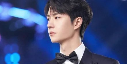 张雨绮工作人员晒出和王一博的合影,这是追星成功了吗?