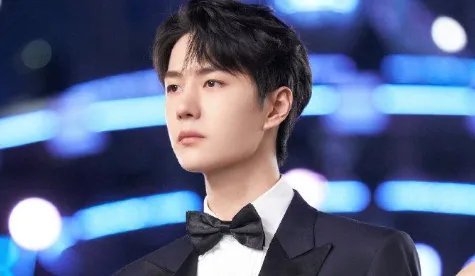 张雨绮工作人员晒出和王一博的合影,这是追星成功了吗?
