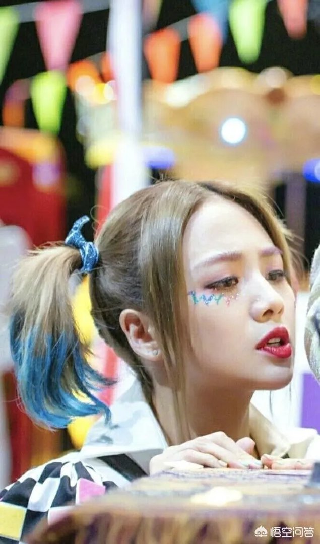 吴映洁为什么一直红不起来?她和炎亚纶有没有在一起?
