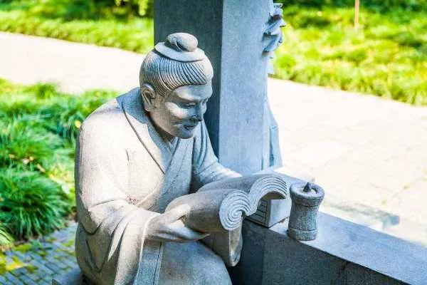 名人读书的故事,100~200字左右。